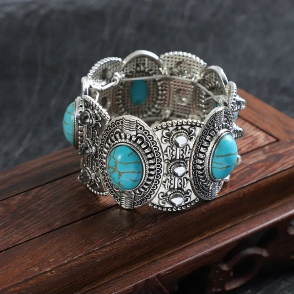 Gorgeous Boho-Style Bangle Bracelet .